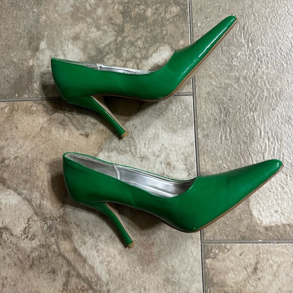Pulse pointed toe ladies high heels are a size 6.5. - Picture 1 of 8